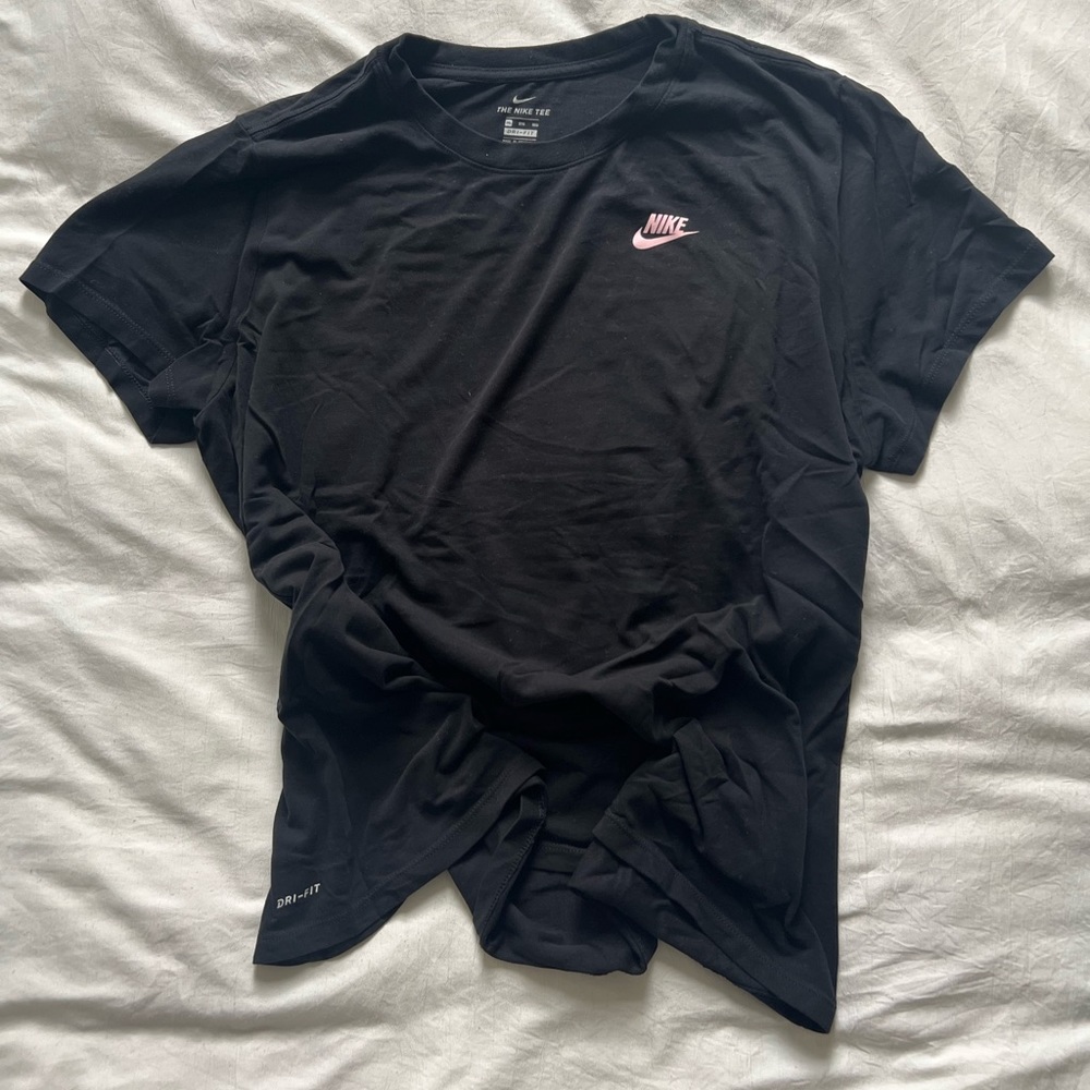 NIKE TEE - PUMP COVER